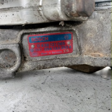 AUDI 80 B4 2.3 ТОПЛИВОРАСПРЕДЕЛИТЕЛЬ 054133353A BOSCH