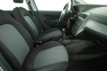 Fiat Punto Punto 2012 Hatchback 3d 1.2 8v 69KM 2012 Fiat Punto 1.2, Klima, zdjęcie 6