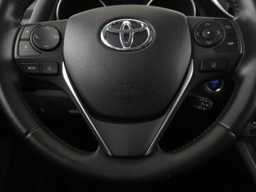 Toyota Auris II Hatchback 5d Facelifting 1.8 Hybrid 136KM 2017 Toyota Auris navi kamera grzane fotele tempomat, zdjęcie 20