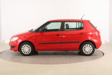 Skoda Fabia II Hatchback Facelifting 1.2 HTP 60KM 2011 Skoda Fabia 1.2, Klima, zdjęcie 2