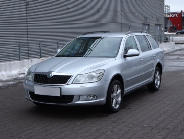 Skoda Octavia II Kombi Facelifting 2.0 TDI CR DPF 140KM 2013 Skoda Octavia 2.0 TDI, 4X4, DSG, Navi, Xenon, zdjęcie 1