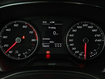 Seat Arona Crossover 1.0 EcoTSI 95KM 2019 Seat Arona navigacja klimatyzacja czujniki, zdjęcie 21