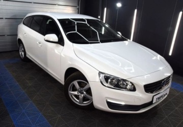 Volvo V60 I Kombi Facelifting 1.5 T3 DRIVE-E 152KM 2017 Volvo V60 Polski salon _ Automat _ Benzyna 152KM 1.5 Benzyna 152KM, zdjęcie 25