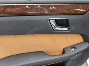 Mercedes Klasa E W212 Kombi 350 4MATIC 272KM 2011 MERCEDES E 350 4MATIC, V6 3.5l 272KM Przebieg: 194,588km Dokumentacja, zdjęcie 22