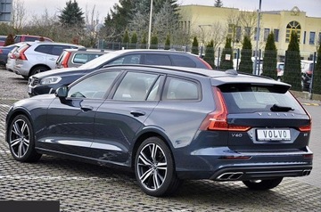 Volvo V60 II  2021 Volvo V60 B3 B Geartronic Momentum Pro 163KM 2021r, zdjęcie 5