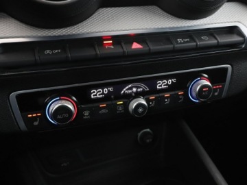 Audi Q2 SUV Facelifting 1.5 35 TFSI 150KM 2021 Audi Q2 Kamera, Navi, Aut.klima, Podg.fotele,, zdjęcie 25