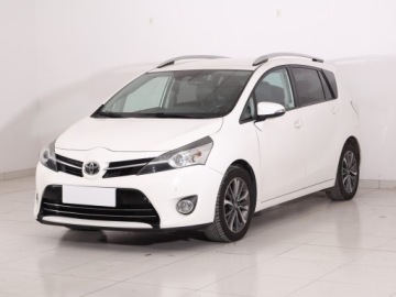 Toyota Verso Minivan Facelifting 1.8 Valvematic 147KM 2016 Toyota Verso 1.8 Valvematic, Salon Polska, GAZ, zdjęcie 1