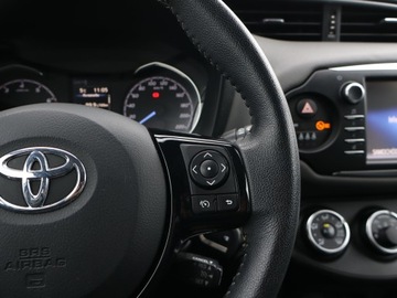 Toyota Yaris III Hatchback 5d Facelifting 2017 1.5 Dual VVT-iE 111KM 2018 Toyota Yaris 1.5 Dual VVT-i, Salon Polska, zdjęcie 16