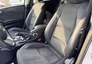 Mazda 3 III Hatchback Facelifting 1.5 SKYACTIV-D 105KM 2017 Mazda 3 bezwypadekorg lakierbiala perlaSPORT LINE 1.5 Diesel 105KM, zdjęcie 12