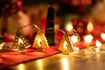 LAMPKI CHOINKI DREWNIANE LED OZDOBA ŚWIĄTECZNA NA BATERIE 120CM