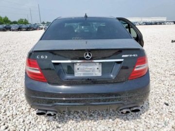 Mercedes Klasa C W205 2014 Mercedes-Benz Klasa C 63 AMG 2014 6.2l 6.2 Benzyna 451KM, zdjęcie 2