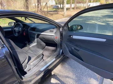 Opel Astra H Hatchback 5d 1.6 Twinport ECOTEC 105KM 2005 Opel Astra 1.6 GTC Klima Alufelgi Super Stan Sort 1.6 Benzyna 105KM, zdjęcie 25