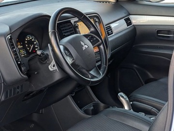 Mitsubishi Outlander III 2014 Mitsubishi Outlander Rezerwacja 2.0 Hybryda Plug-in 121KM, zdjęcie 23