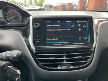 Peugeot 208 I Hatchback 5d Facelifting 1.2 PureTech 82KM 2018 Peugeot 208 1.2 benzyna 83 KM nawigacja LED zarej w PL zadbany zamia, zdjęcie 12