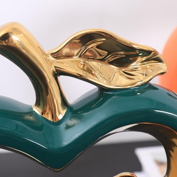 Современная керамическая статуя с декоративными фруктами