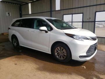 Toyota Sienna III 2023 Toyota Sienna 2023, 2.5L, LE, porysowany lakier 2.5 Benzyna 189KM, zdjęcie 3