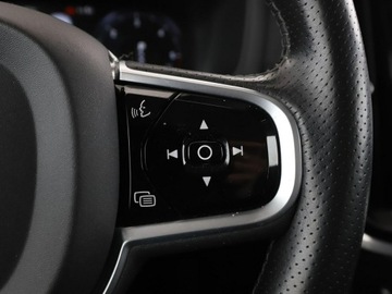 Volvo V60 I Kombi Facelifting 2.0 D4 DRIVE-E 190KM 2018 Volvo V60 2.0 D4 Automat Momentum Nawigacja, zdjęcie 30