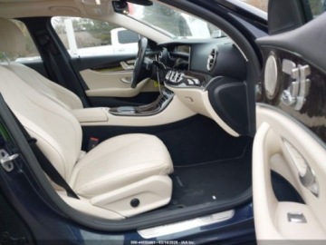 Mercedes Klasa E W214 2023 Mercedes-Benz Klasa E 2023 r., E350 4 MATIC 2.0 Benzyna 255KM, zdjęcie 8