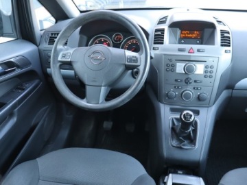 Opel Zafira B 1.9 CDTI ECOTEC 150KM 2006 Opel Zafira 1.9 CDTI, 7 miejsc, HAK, Klima, zdjęcie 6