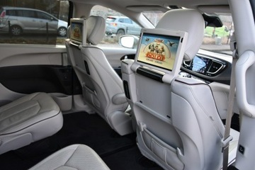 Chrysler Pacifica II 3.6 V6 291KM 2017 Chrysler Pacifica Limited 3.6 V6 291KM 2017r. Pano, zdjęcie 10