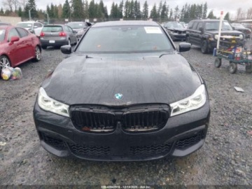 BMW Seria 7 G11-G12 2016 BMW Seria 7 2016 BMW 750I XDRIVE 4.4 Benzyna 445KM, zdjęcie 5