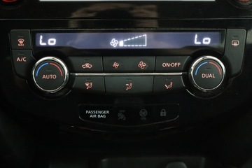 Nissan Qashqai II Crossover 1.2 DIG-T 115KM 2015 Nissan Qashqai 1.2 DIG-T, Salon Polska, zdjęcie 9