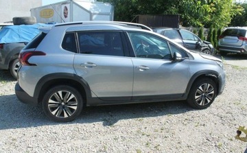 Peugeot 2008 I SUV Facelifting 1.2 PureTech 110KM 2018 Peugeot 2008 1.2 Benzyna 110KM, zdjęcie 3