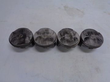 HONDA CBR 929 SC44 Tłoki Pierścienie