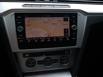 Volkswagen Passat B8 Variant 1.8 TSI BlueMotion Technology 180KM 2017 VW Passat 1.8 TSI, Salon Polska, Automat, Navi, zdjęcie 21