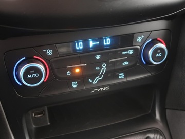 Ford Focus III Kombi Facelifting 1.6 TDCi 115KM 2015 Ford Focus 1.6 TDCi, Salon Polska, Klima, zdjęcie 15