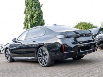 BMW Seria 7 G70 Sedan Facelifting 3.0 740 400KM 2026 740 xDrive M Sport 3.0 (400 KM)| Automatyczne drzwi, zdjęcie 2