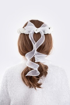 Wianek komunijny z kremowymi różyczkami