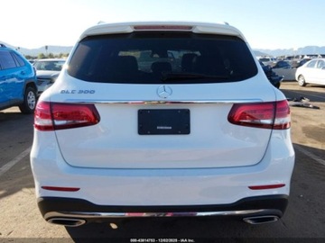 Mercedes GLC C253 2017 Mercedes-Benz GLC 300 2017 2.0l 2.0 Benzyna 241KM, zdjęcie 4