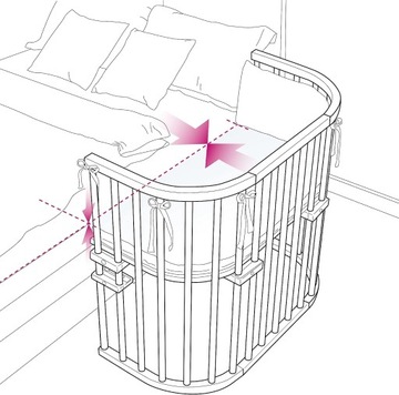 Деревянная боковая кровать с белым матрасом.