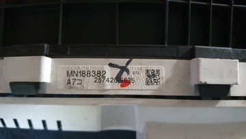 MITSUBISHI GRANDIS 2.4B 03- PŘÍSTROJOVÁ DESKA AUTOMAT EVROPA