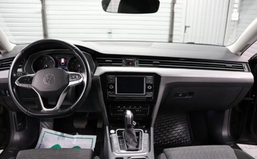 Volkswagen Passat B8 Variant Facelifting 2.0 TDI SCR 150KM 2021 Volkswagen Passat VAT 23 DSG , El.reg. Foteli, Czujniki PT, Tempomat , Gwa, zdjęcie 4