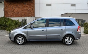 Opel Zafira B 1.6 Twinport ecoFLEX 115KM 2011 Opel Zafira 1,6 Lift 2011 r. Bezwypadkowy 7-osobowy 1.6 Benzyna 115KM, zdjęcie 1