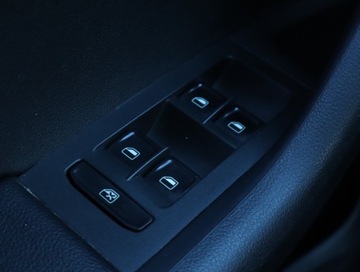 Skoda Octavia III Kombi 2.0 TDI CR DPF 150KM 2015 Skoda Octavia 2.0 TDI, DSG, Navi, Xenon, Bi-Xenon, zdjęcie 18