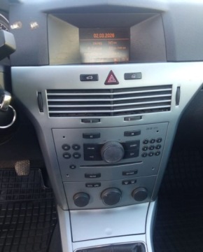 Opel Astra H Sedan 1.6 ECOTEC 115KM 2009 Opel Astra I wlasciciel 1.6 Benzyna 115KM, zdjęcie 12