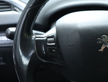 Peugeot 2008 I SUV 1.2 PureTech 110KM 2015 Peugeot 2008 1.2 PureTech, Salon Polska, zdjęcie 16