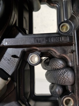 KRYT VENTILU A2710100630 MERCEDES W203 W211 1.8K