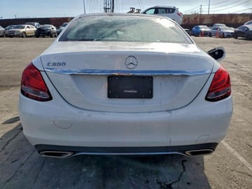 Mercedes Klasa C W205 2016 Mercedes-Benz Klasa C 2016 MERCEDES-BENZ C 300 2.0 Benzyna 241KM, zdjęcie 6