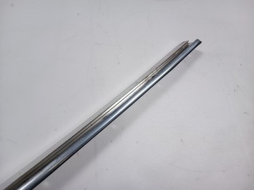 Правая хромированная полоса над окном Mercedes SL R107.