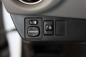 Toyota Yaris III Hatchback 5d Facelifting 1.0 VVT-i 69KM 2016 Toyota Yaris 1.0 Active EU6 Benzyna 69KM, zdjęcie 30