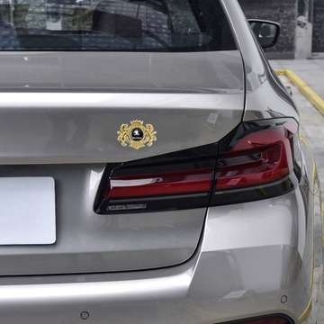 Metalowa naklejka samochodowa z motywem lwa i logo Skoda