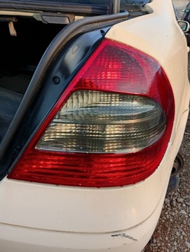 MERCEDES E TŘÍDA W211 SVĚTLO ZADNÍ PRAVÁ KOUŘOVÝ SEDAN