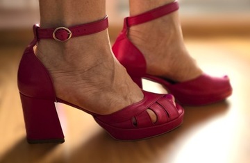 Skórzane różowe sandały na słupku Venus firmy SAWAY, rozmiar 38