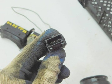 AUDI A4 B5 1.6 97R KLIKA VNĚJŠÍ PRAVÝ PŘEDNÍ