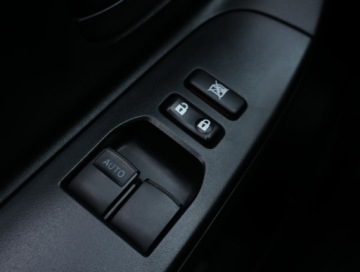 Toyota Yaris III Hatchback 5d Facelifting 2017 1.5 Dual VVT-iE 111KM 2020 Toyota Yaris 1.5 Dual VVT-i, Salon Polska, Klima, zdjęcie 13