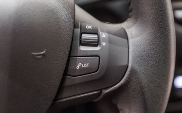 Peugeot 2008 I SUV Facelifting 1.2 PureTech 110KM 2016 Peugeot 2008 1.2 Pure Tech Active SS 1.2 Benzyna 110KM, zdjęcie 36